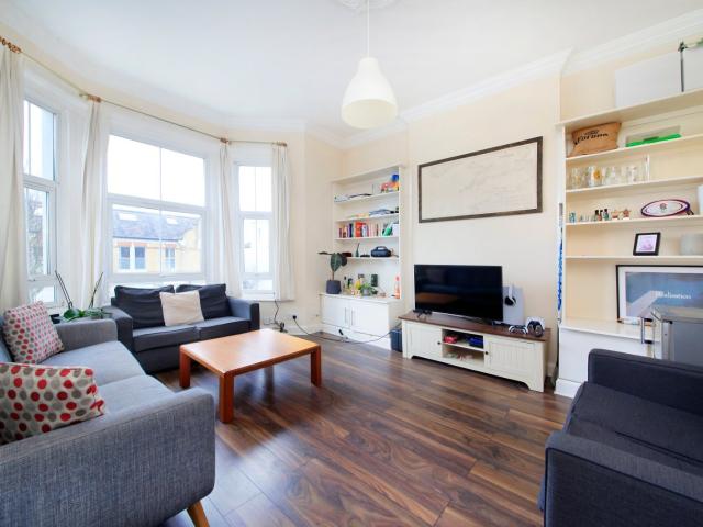 3 bedroom property in Ouseley Road, London, SW12 £3,800 pcm | Chestertons