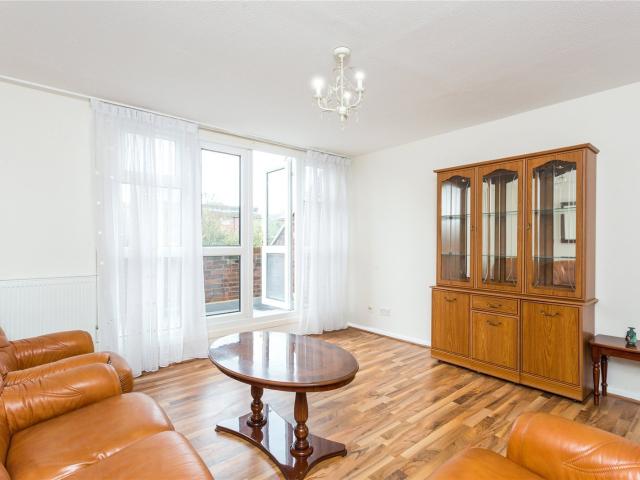 3 bedroom property in Mowatt Close, Archway, London, N19 £2,900 pcm | Chestertons
