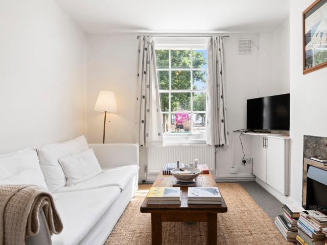 3 bedroom property in Moon Street, London, N1 £5,000 pcm | Chestertons