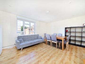 3 bedroom property in Newbridge Court, Hazelhurst Road, London, SW17 £3,000 pcm | Chestertons