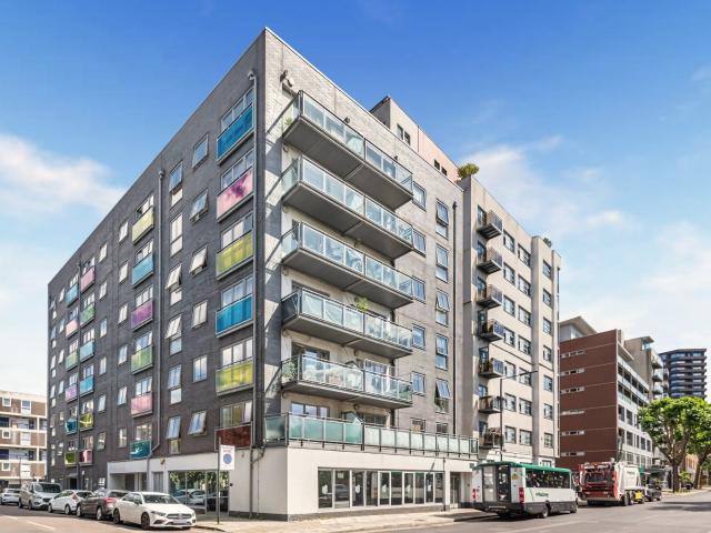 3 bedroom property in Southgate Road, London, N1 £3,500 pcm | Chestertons