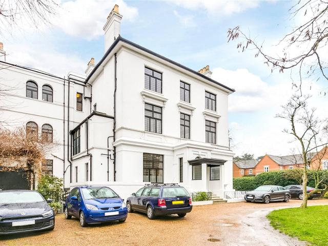 3 bedroom property in Sispara Mansions, 75 West Hill, SW15 £3,750 pcm | Chestertons