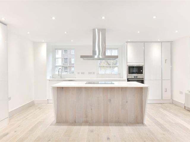 3 bedroom property in Park West, Kendal Street, London, W2 £5,416 pcm | Chestertons