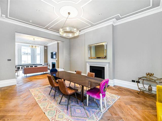 3 bedroom property in Phillimore Place, Kensington, London, W8 £13,992 pcm | Chestertons