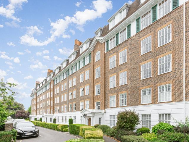 3 bedroom property in Richmond Hill Court, Richmond, Surrey, TW10 £4,000 pcm | Chestertons