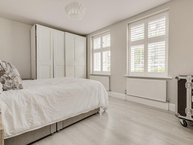 3 bedroom property in Richmond Hill Court, Richmond, Surrey, TW10 £3,850 pcm | Chestertons