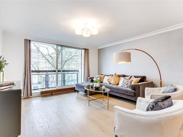 3 bedroom property in Rutland Gate, Knightsbridge, London, SW7 £7,000 pcm | Chestertons