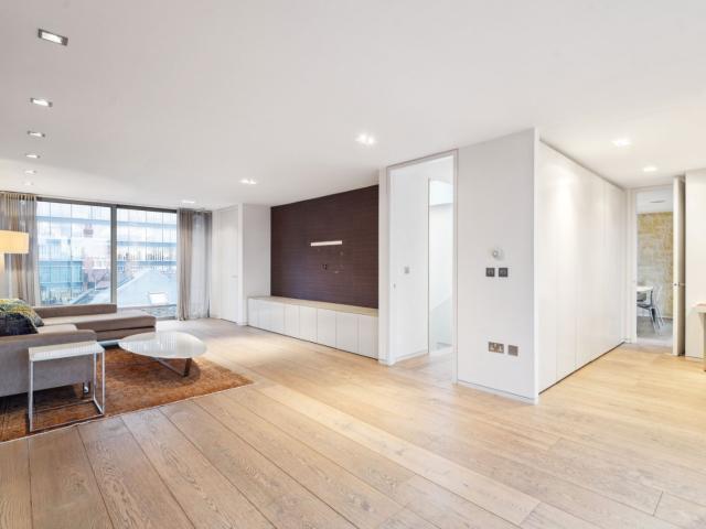 3 bedroom property in The Deckhouse, Lion Court, Magdalen Street, London, SE1 £5,400 pcm | Chestertons