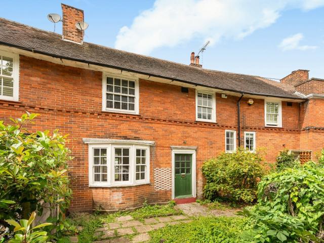 3 bedroom property in The Pleasance, London, SW15 £3,000 pcm | Chestertons