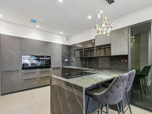 3 bedroom property in Upper Berkeley Street, London, W1H £9,000 pcm | Chestertons