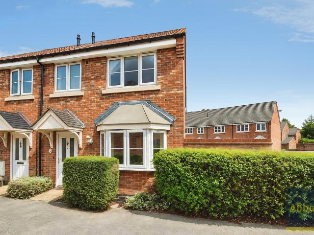 3 bedroom property to let in Arnold Pitcher Close, NR28 £1,200 pcm