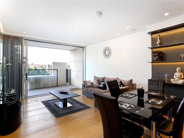 3 bedroom property to let in Buckingham Palace Road, Westminster, SW1W £1,730 pw