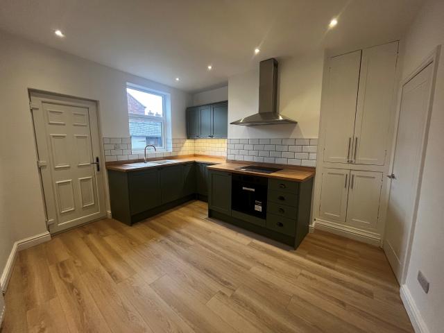 3 bedroom property to let in Barker Lane, Brampton, Chesterfield S40 £950 pcm