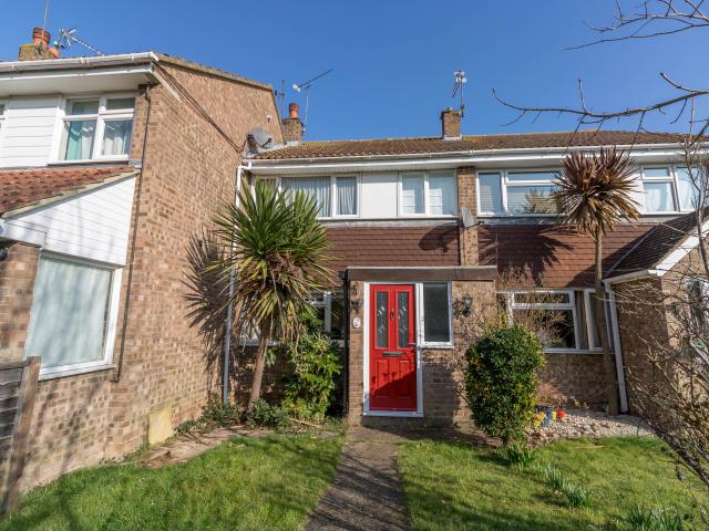 3 bedroom property to let in Barrymore Walk, Rayleigh £1,800 pcm