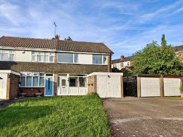 3 bedroom property to let in Blakedon Road, Wednesbury WS10 £1,200 pcm