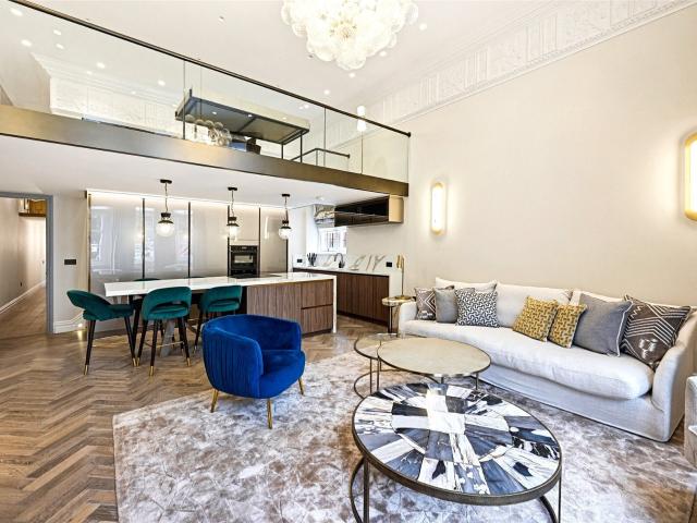 3 bedroom property to let in Cadogan Square, London, SW1X £3,500 pw