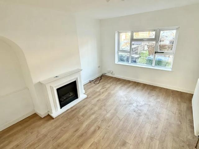 3 bedroom property to let in Crankhall Lane, WS10 £1,200 pcm