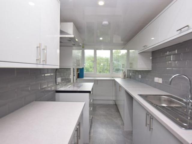 3 bedroom property to let in Exeter Place, Sheffield, S3 7TR £1,100 pcm