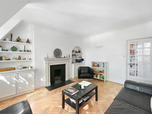 3 bedroom property to let in Holland Street, London, W8 £6,478 pcm
