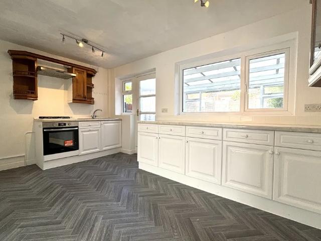 3 bedroom property to let in Rachel Gardens, B29 £1,200 pcm