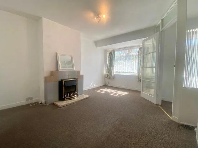 3 bedroom property to let in Rachel Gardens, Selly Oak, B29 £1,100 pcm