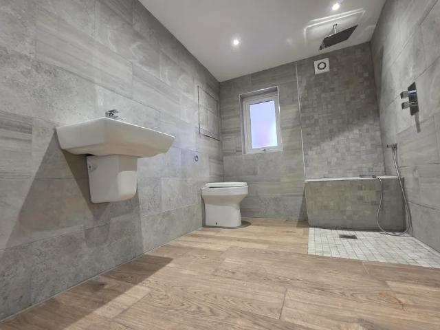 3 bedroom property to let in Regis Road, Wolverhampton, WV6 £1,300 pcm