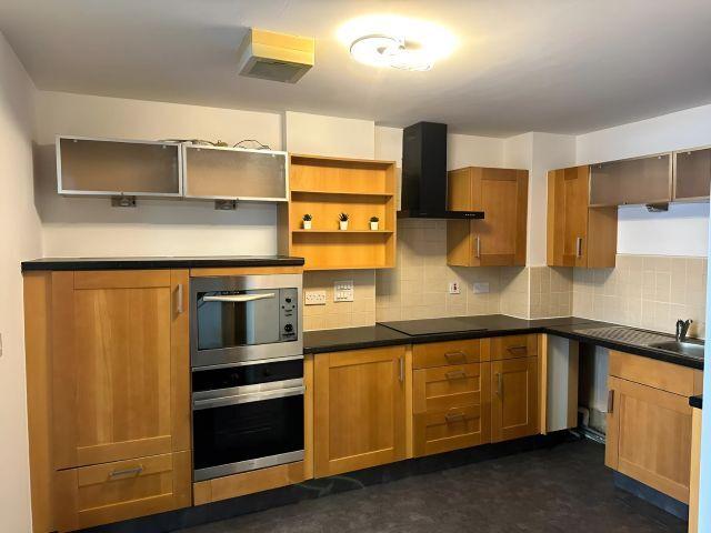 3 bedroom property to let in Royal Plaza, 2 Westfield Terrace, Sheffield, S1 4GD £1,235 pcm