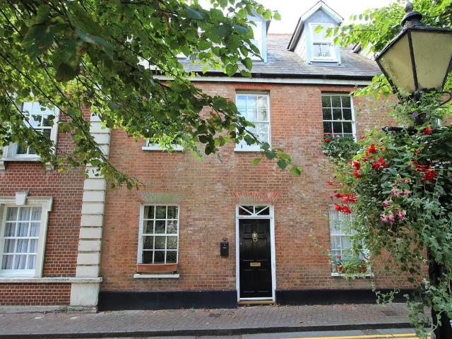 3 bedroom property to let in Thames Street, Poole £2,250 pcm