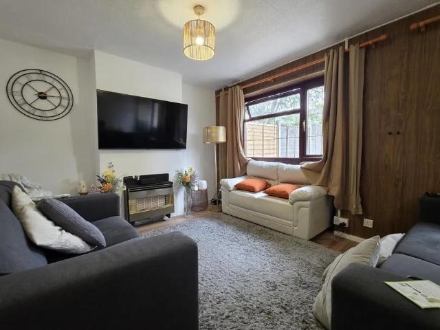 3 bedroom property to let in The Hayes, Willenhall, WV12 £1,200 pcm