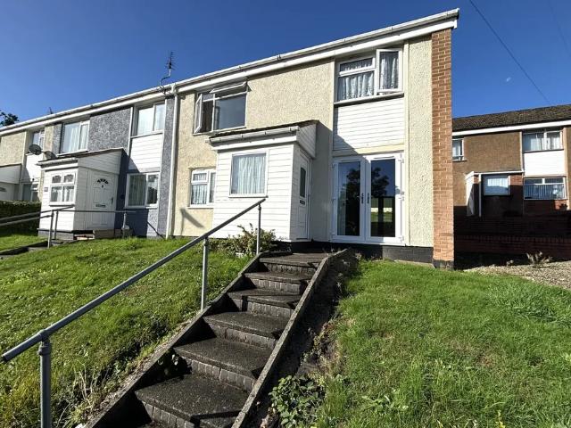 3 bedroom property to let in The Roundabout, Longbridge, B31 £1,200 pcm