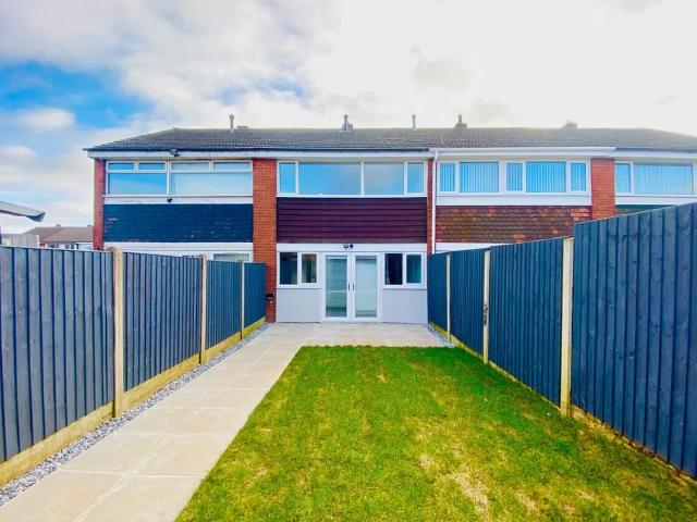 3 bedroom property to let in Thistledown Avenue, Burntwood £1,200 pcm