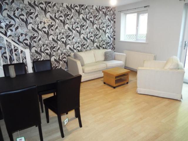 3 bedroom property to let in Tipton Street, Wincobank, S9 £950 pcm