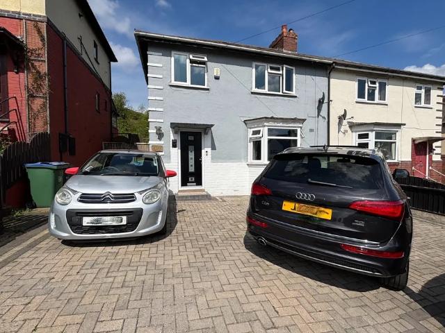 3 bedroom property to let in Wallace Road, B69 £1,300 pcm