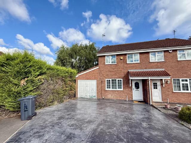 3 bedroom property to let in Walsh Grove, Kingstanding, B23 £1,550 pcm