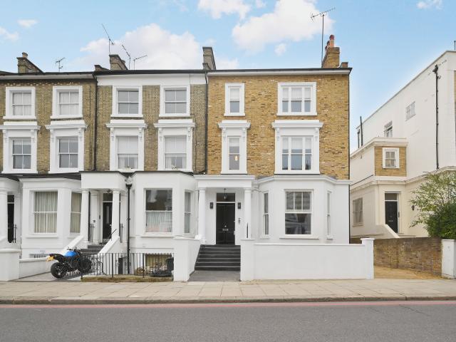 3 bedroom property to let in Warwick Gardens, London, W14 £5,100 pcm