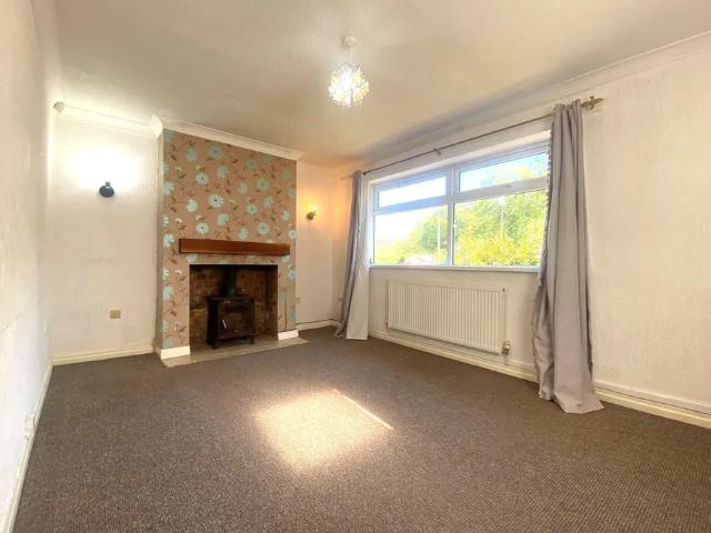 3 bedroom property to let in Weoley Castle Road, Selly Oak, B29 £1,200 pcm