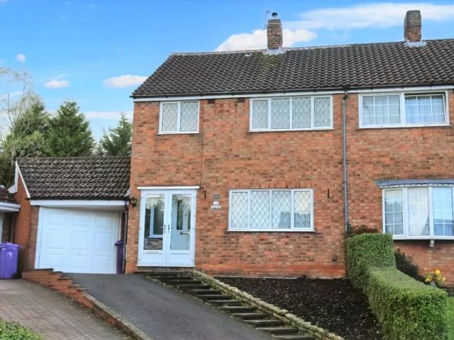 3 bedroom property to let in Whitehall Road, Penn £1,300 pcm