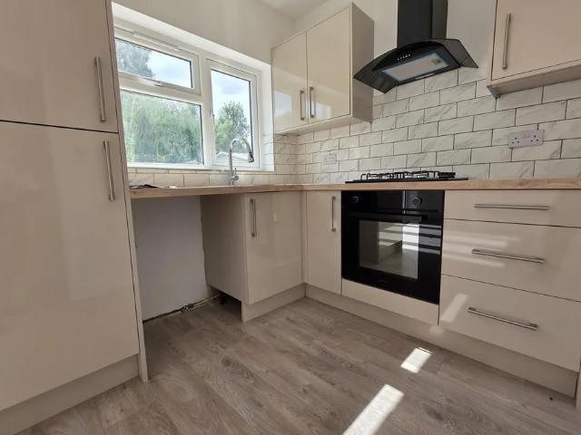 3 bedroom property to let in Willow Avenue, Wolverhampton, WV11 £1,350 pcm