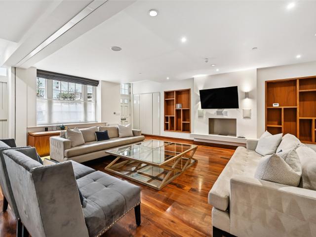 3 bedroom property to let in Wilton Row, Belgravia, SW1X £3,219 pw