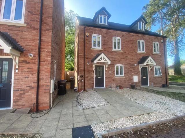 3 bedroom property to let in Woodland View, Northfield, B31 £1,500 pcm