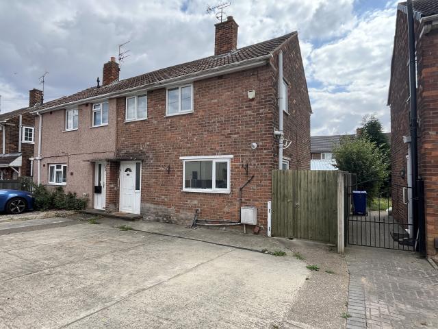 3 bedroom property to let in Woodside Road, Scawthorpe £875 pcm