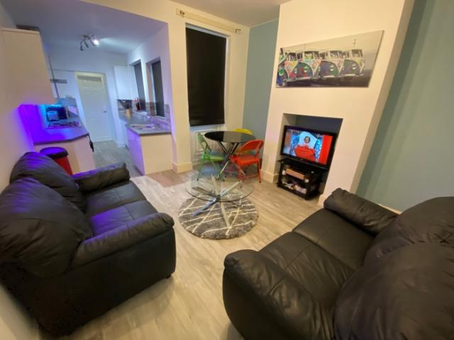 3 bedroom property to let in 204a Hubert Road £450 pw