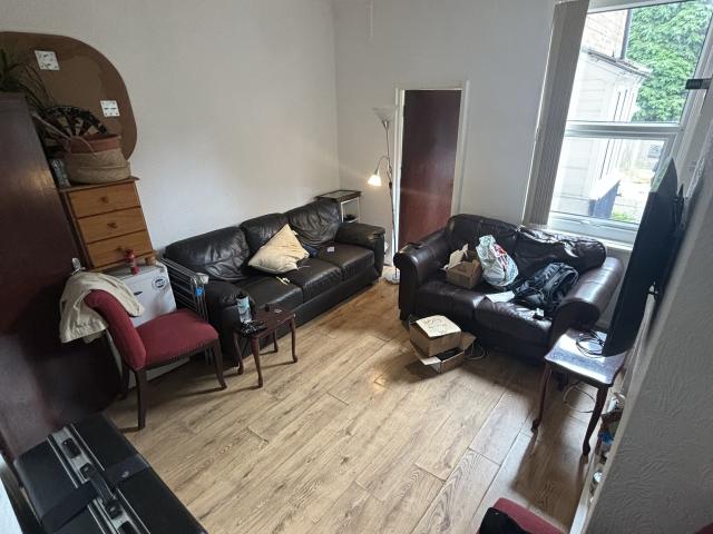 3 bedroom property to let in 210 Dawlish Road £300 pw