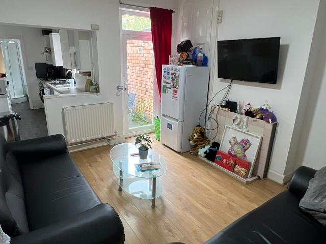 3 bedroom property to let in 22 FLORENCE BUILDINGS £342 pw