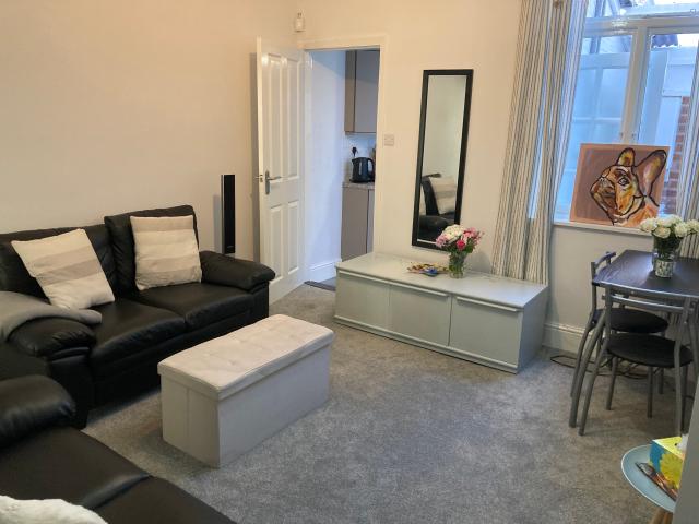 3 bedroom property to let in 3 Newton Grove £348 pw
