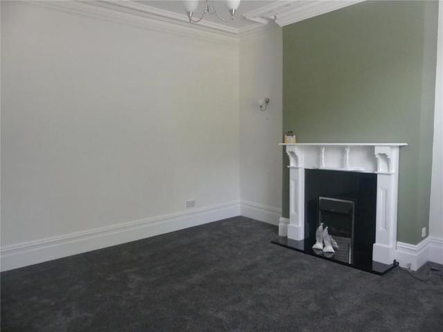 3 bedroom end of terrace house to rent