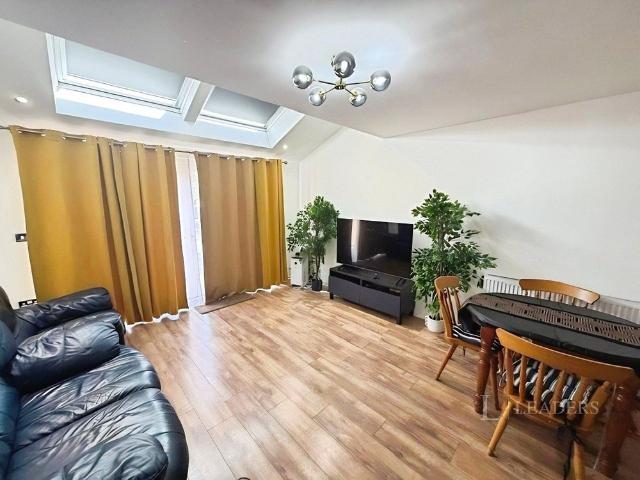 3 bedroom property to rent Eastbourne Crescent, Stockport, Greater Manchester, SK5