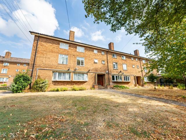 3 bedroom property to rent in Carhampton Road, Sutton Coldfield, West Midlands