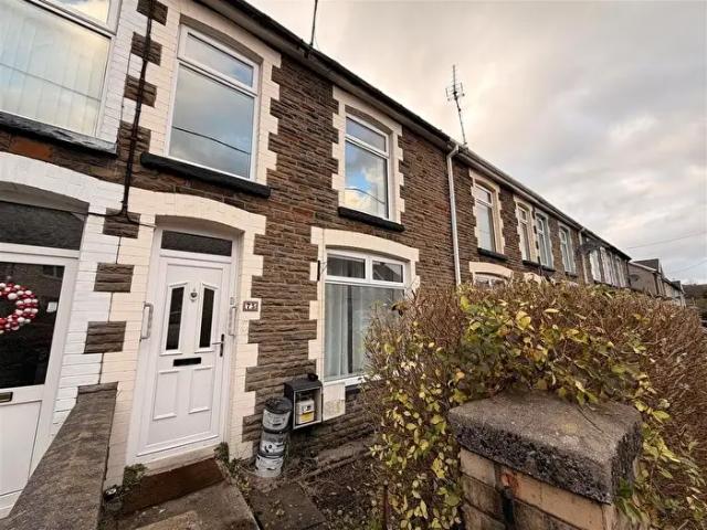 3 Bedroom Property To Rent In Commercial Street, Beddau, CF38