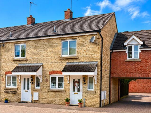 3 Bedroom Property To Rent In Mallards Way, Bicester, OX26